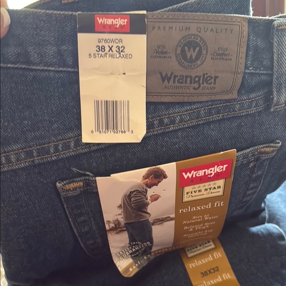 Men’s Wrangler Blue Relaxed Fit Jeans Classic Style 38x32 NWT - Picture 2 of 12